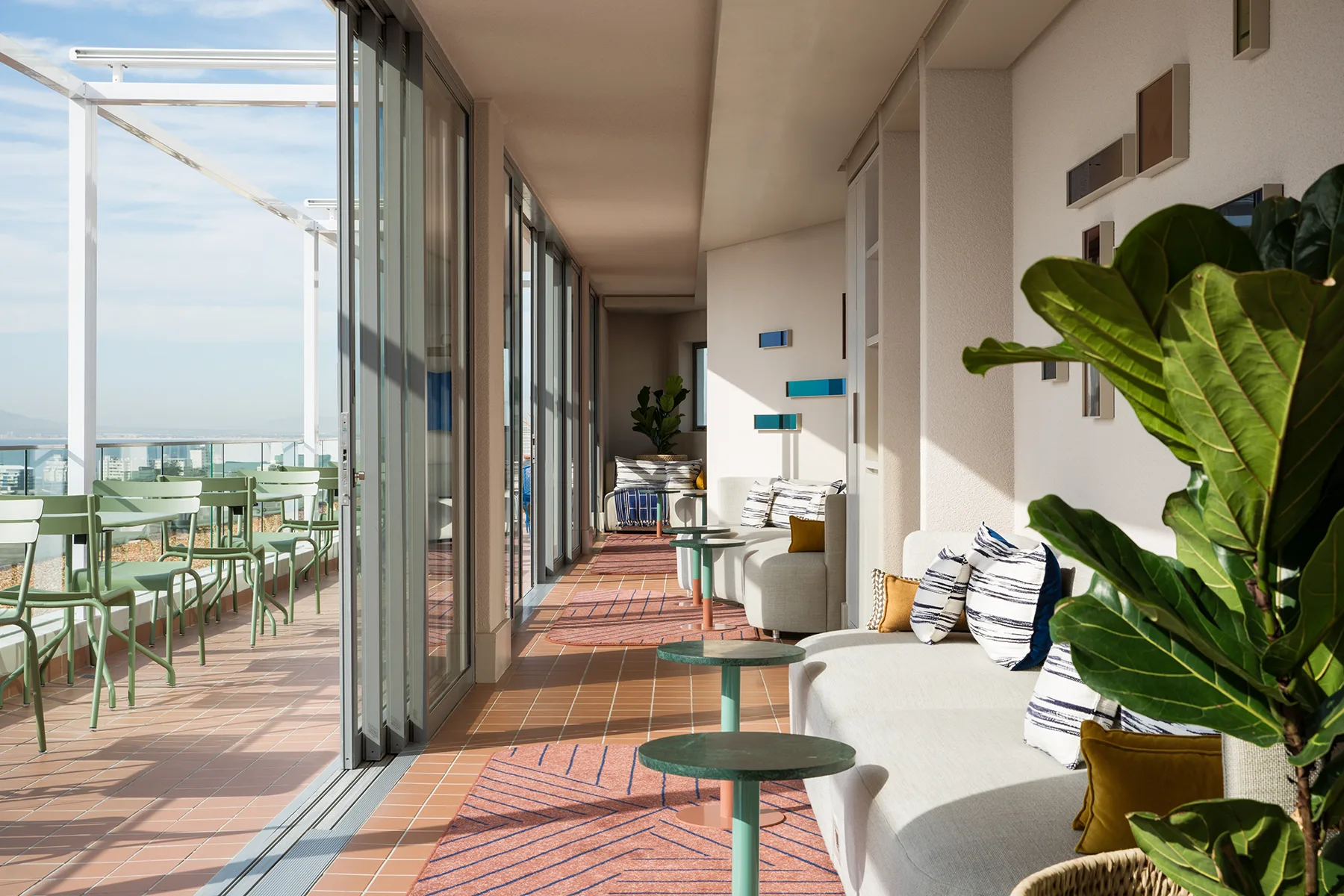 Home Suite Hotels Sea Point facilities lounge